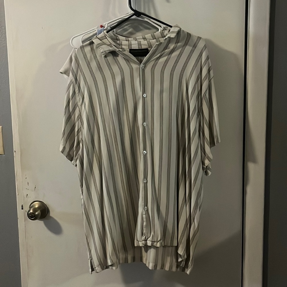 cute shirt never worn